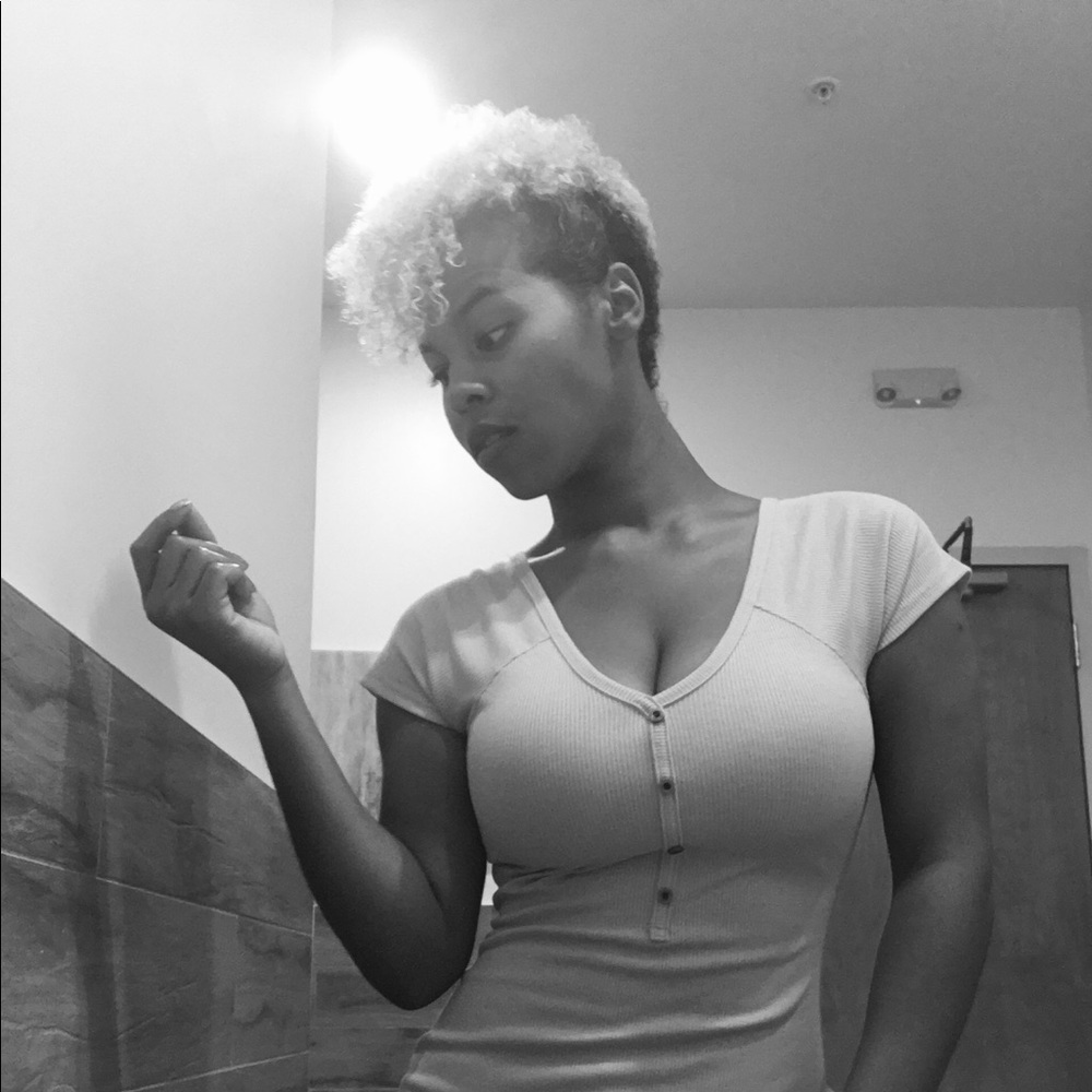 Meet your Posher, Ebony